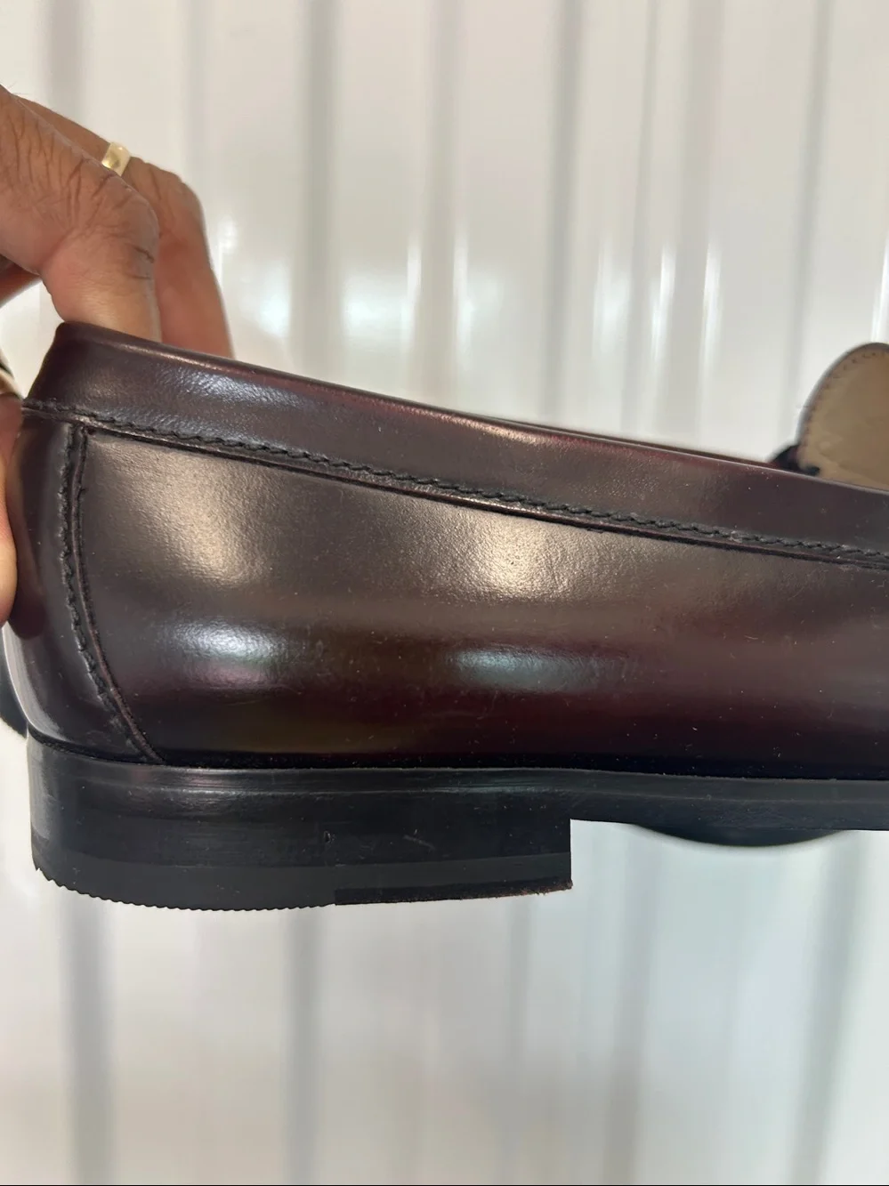 MEN'S-BURGUNDY LEATHER LOAFERS BY COLE HAAN! IN EXCELLENT CONDITION